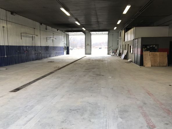 Ideal truck service / storage or flex space facility: 70 Minard Run Rd, Bradford, PA 16701